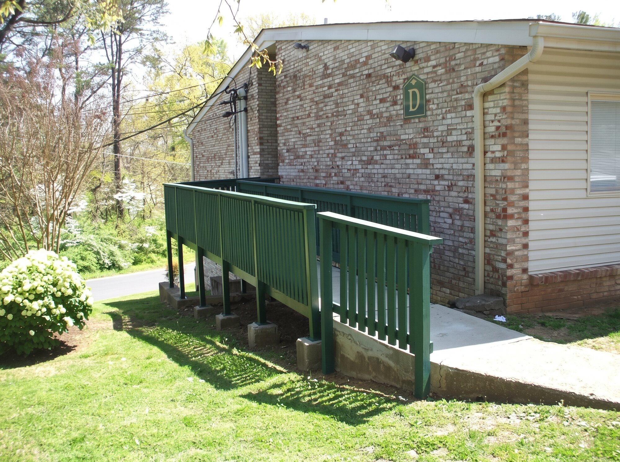Step-free ramp entrance